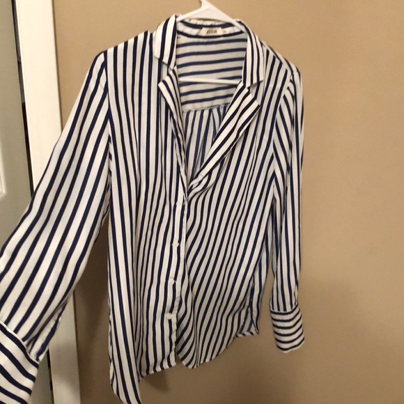 Silk boutique top!! - Picture 2 of 3